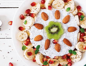 desayunos de invierno yogurt con fruta